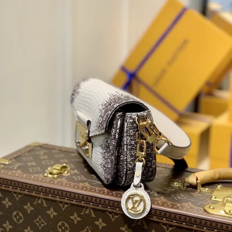 M20393 24x15x6cm High Quality Bags - Image 3