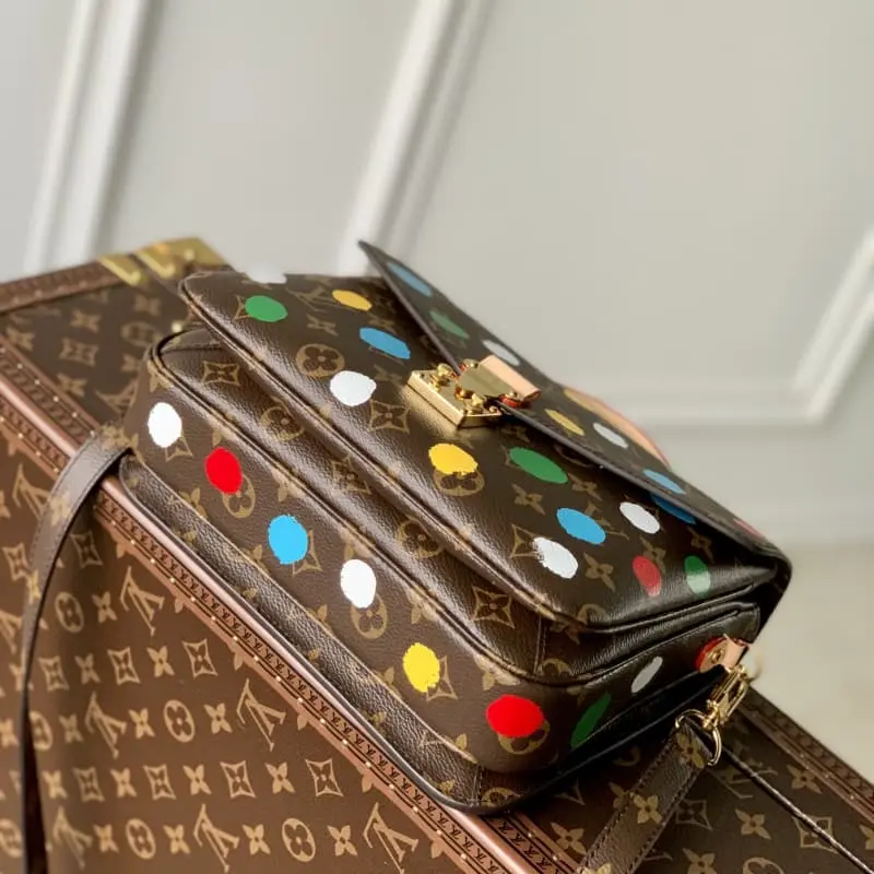 M46384 25x19x7cm High Quality Bags - Image 4