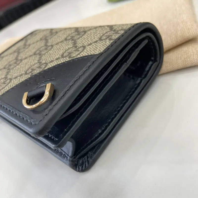 820692 CM 4 High-Quality Bags - Image 6