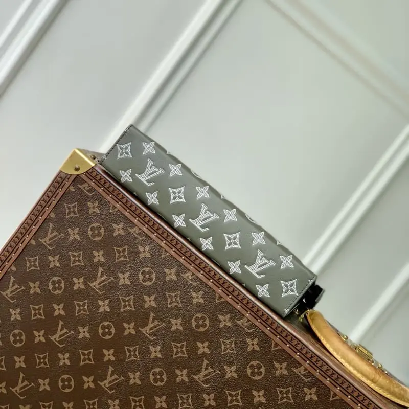 M61692 Elegant Green 26x20cm High Quality Bags - Image 4