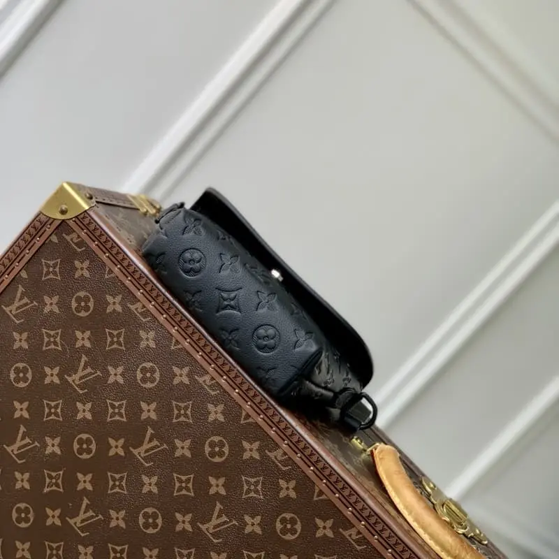 M12636 16x5x22.5cm High Quality Bags - Image 4