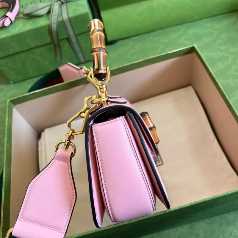 686864 CM 10 High-Quality Bags - Image 4