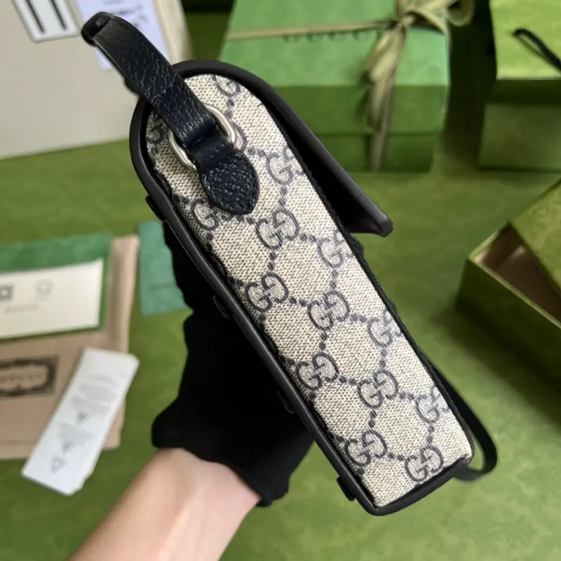 696056 CM 3 High-Quality Bags - Image 4