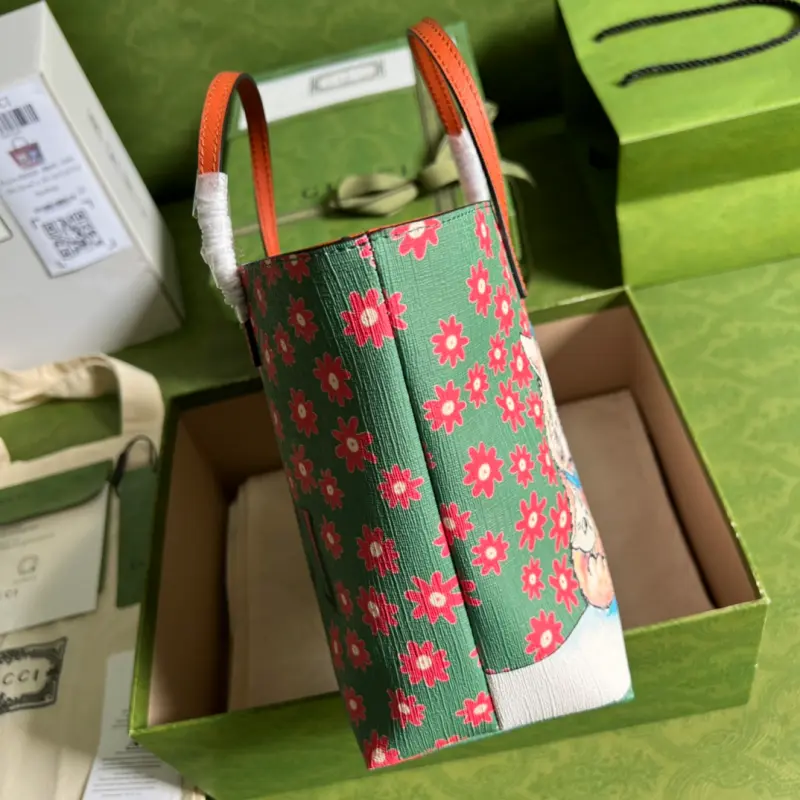 410812 CM 28 High-Quality Bags - Image 4