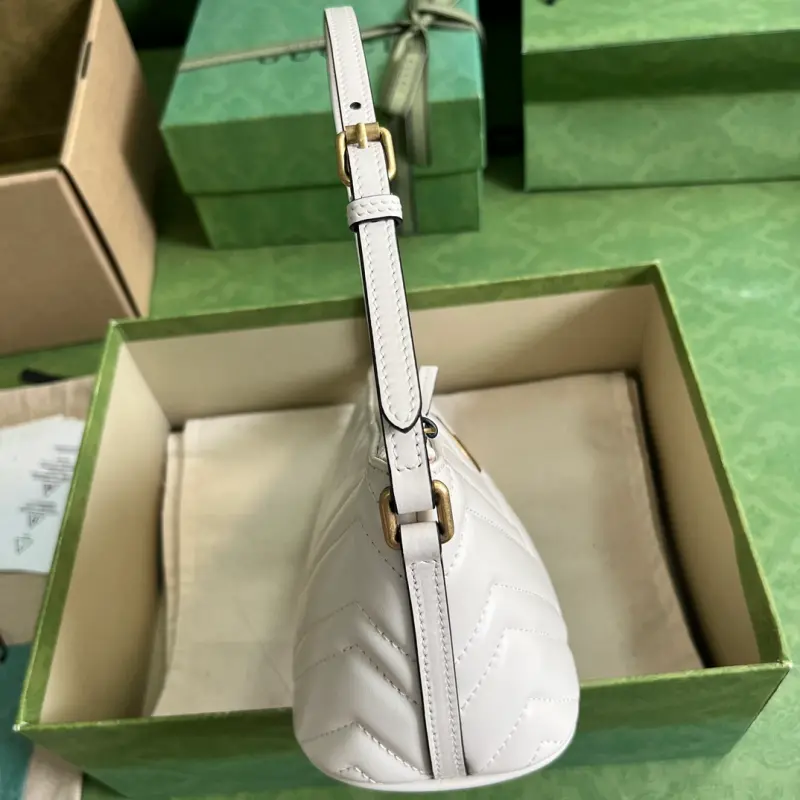 739166 CM 4 High-Quality Bags - Image 4