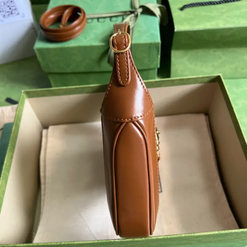 637091 CM 6 High-Quality Bags - Image 4