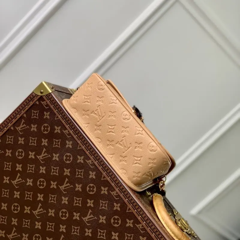 M11817 15x9x24cm High Quality Bags - Image 4