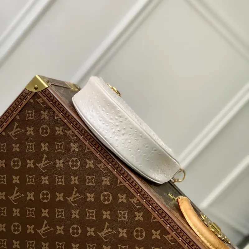 N85900 White 23x13x6cm High Quality Bags - Image 4