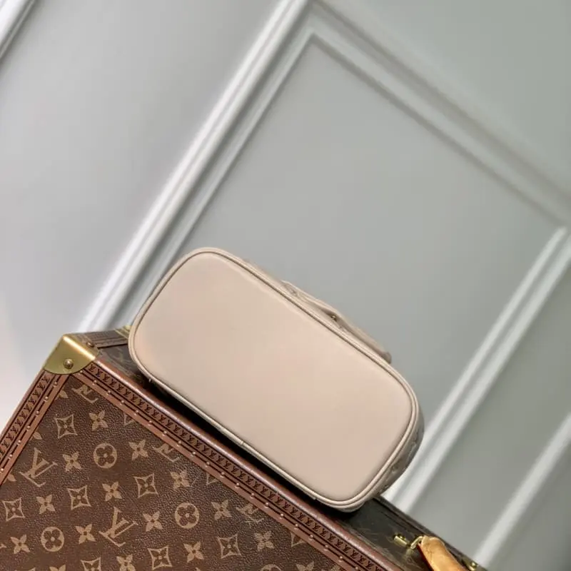 M13358 26x10x21cm High Quality Bags - Image 4