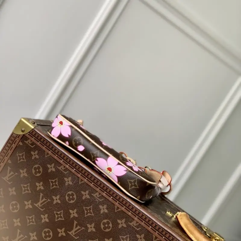 M13666 13x4x22cm High Quality Bags - Image 4