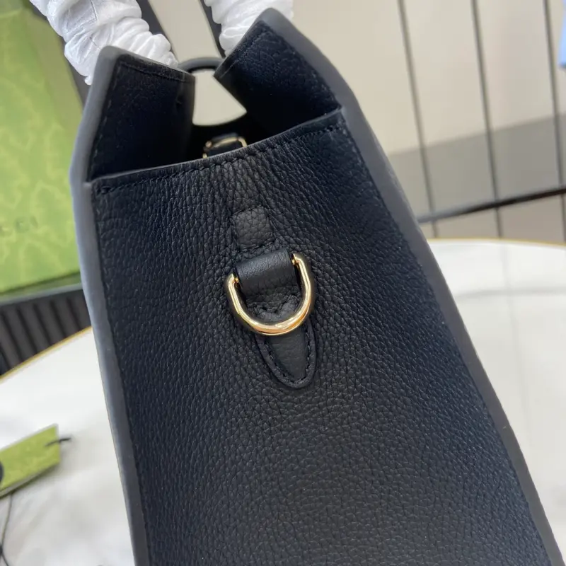 806205 CM 1 High-Quality Bags - Image 4