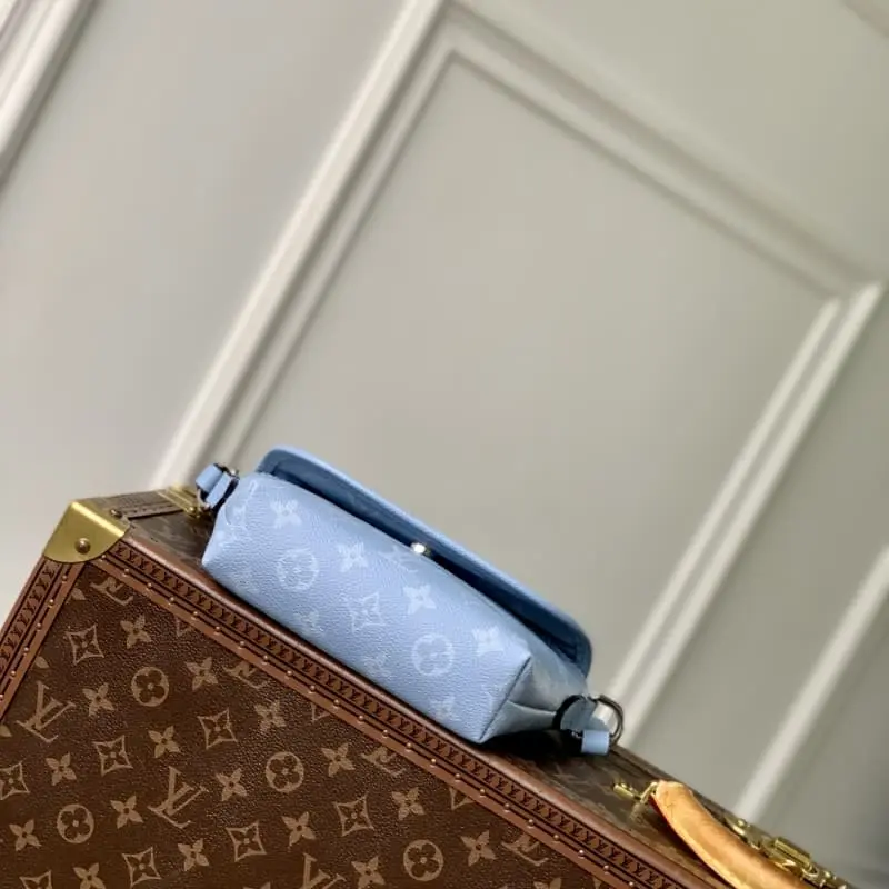 M14116 16x5x22.5cm High Quality Bags - Image 4