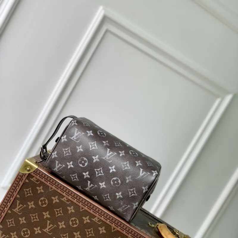 M11670 23x13x12cm High Quality Bags - Image 4