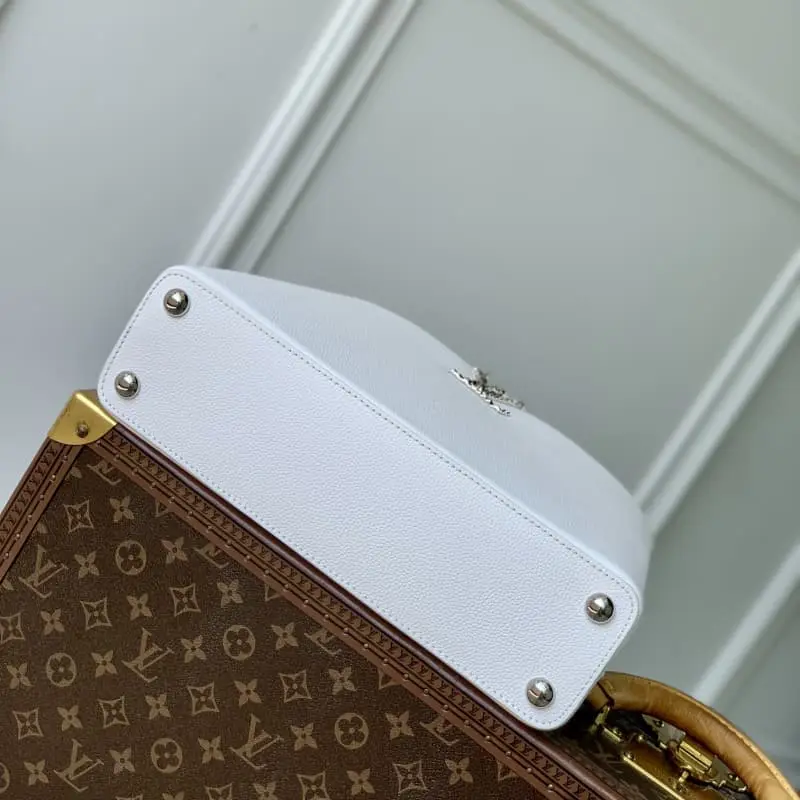 M24666 White 33x19x9cm High Quality Bags - Image 4