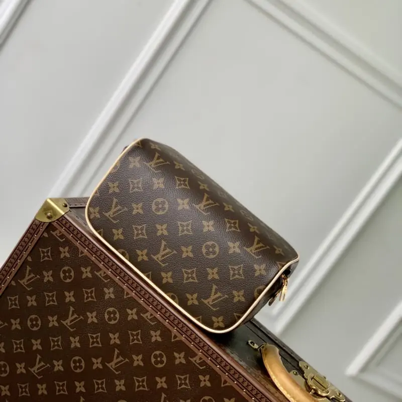 M11750 Presbyopia 24x13x13cm High Quality Bags - Image 4