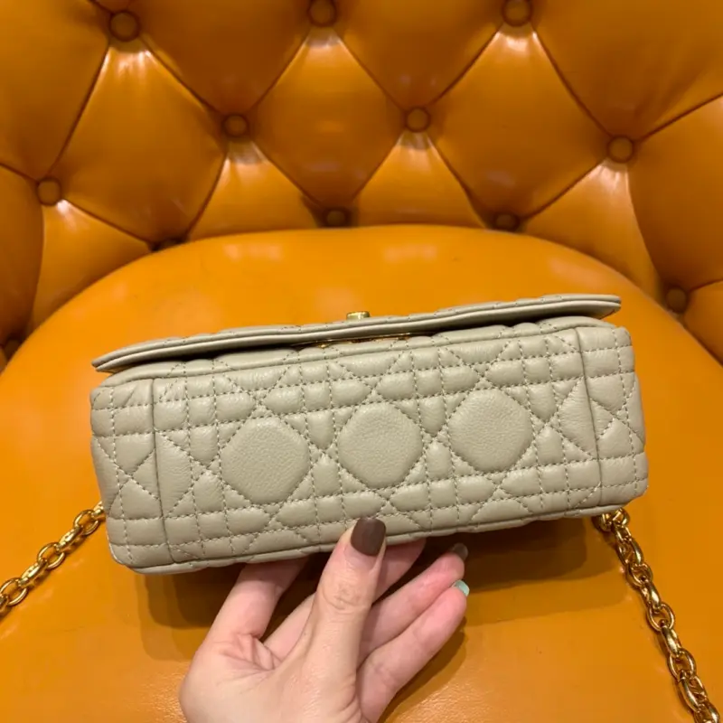 ML102 4 High Quality Bags - Image 4