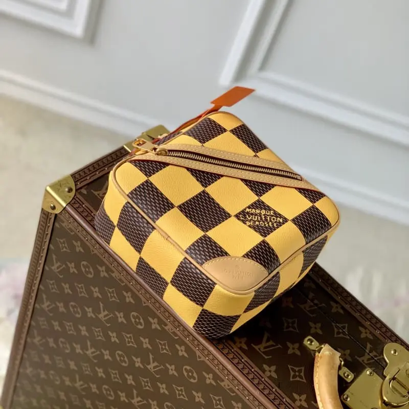 N40562 HH172 24x24x8cm High Quality Bags - Image 4