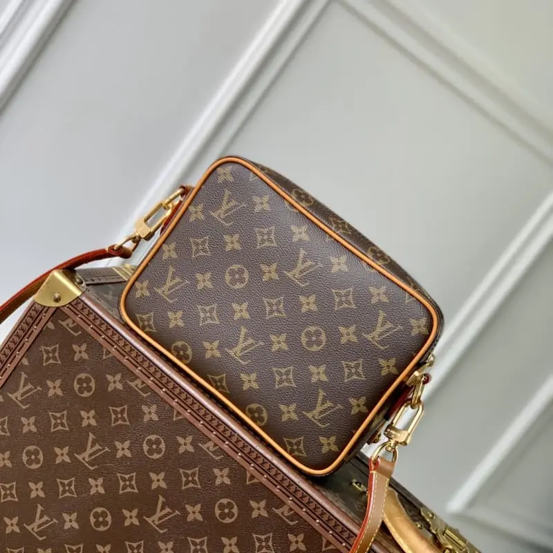 M14016 17.5x11x25cm High Quality Bags - Image 3