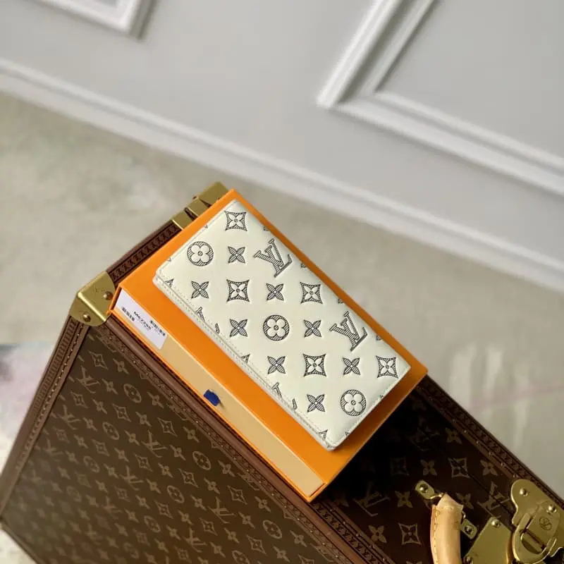 M61697 Elegant White 19X10cm High Quality Bags - Image 2