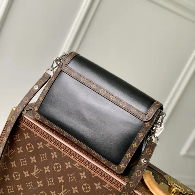 M13450 17x9x24cm High Quality Bags - Image 3