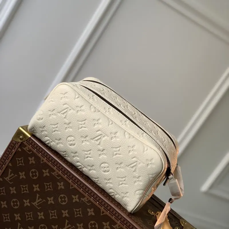 M82576 Leather S6 28x15x16.5cm High Quality Bags - Image 3