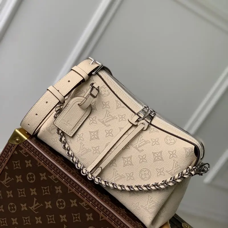 M24114 29x18x13cm High Quality Bags - Image 3