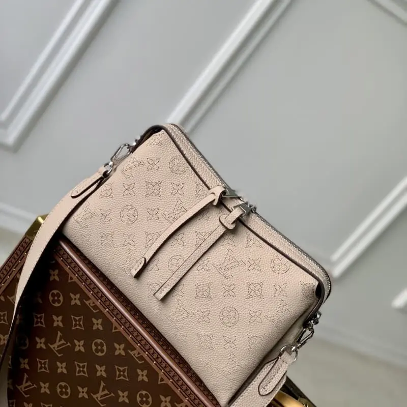 M24255 S1 29x18x13cm High Quality Bags - Image 3