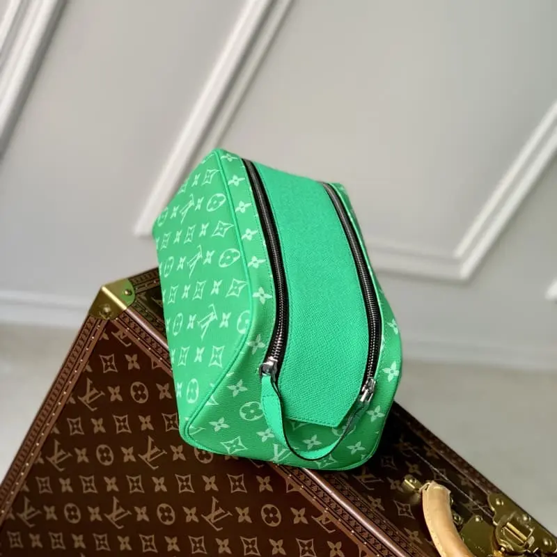 M31037 Green 28x16x13cm High Quality Bags - Image 3