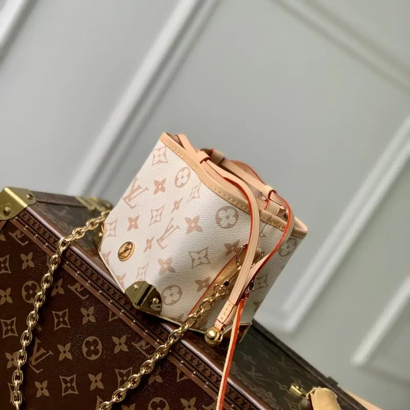 M83227 White Flower 11.5x11.5x11.5cm High Quality Bags - Image 3