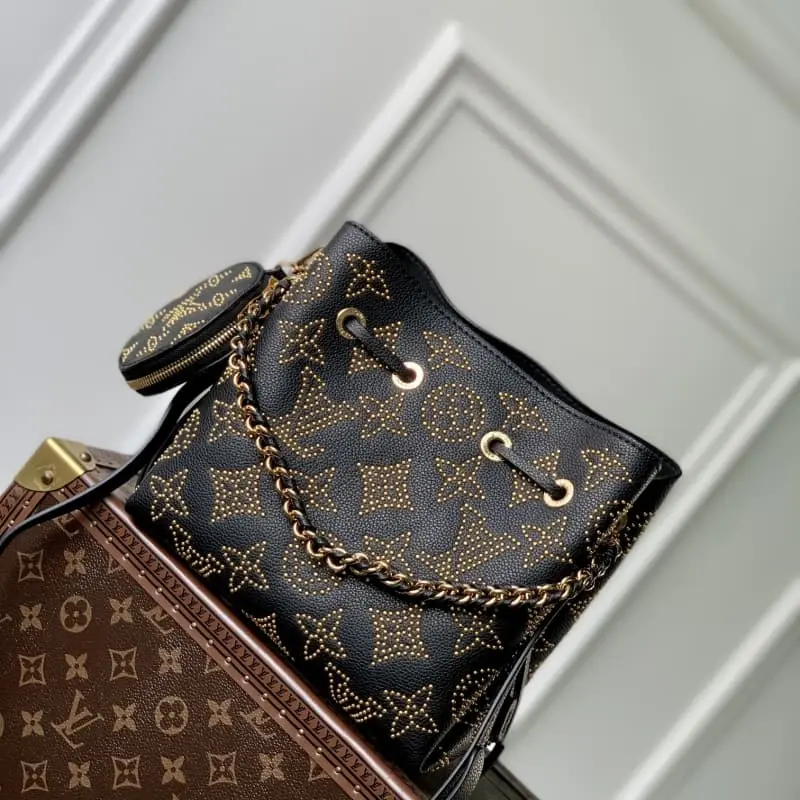 M23392 19x22x14cm High Quality Bags - Image 3