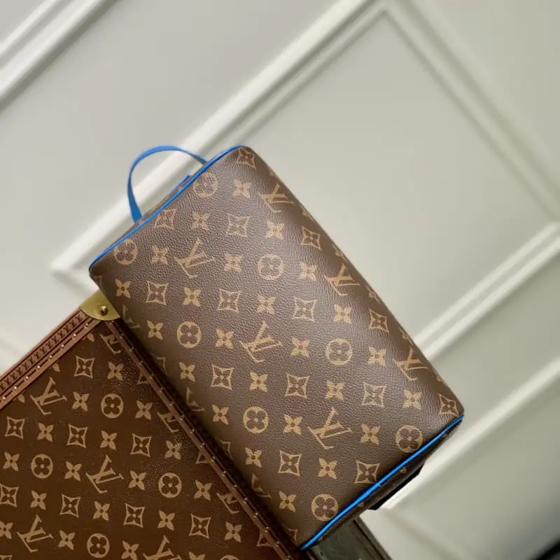 M47528 S2 28x16x13cm High Quality Bags - Image 3