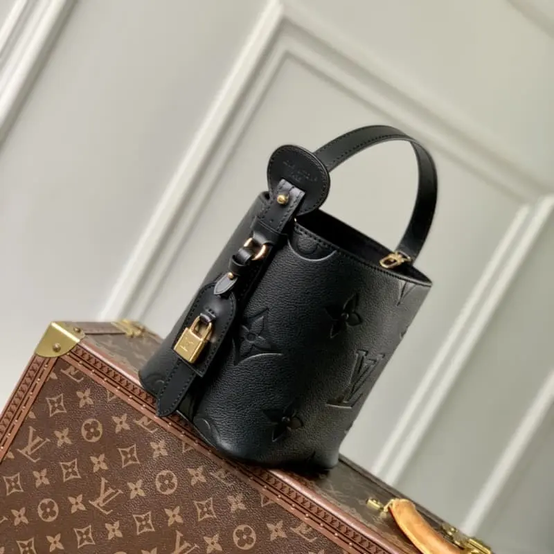 M13480 18x12x16cm High Quality Bags - Image 3