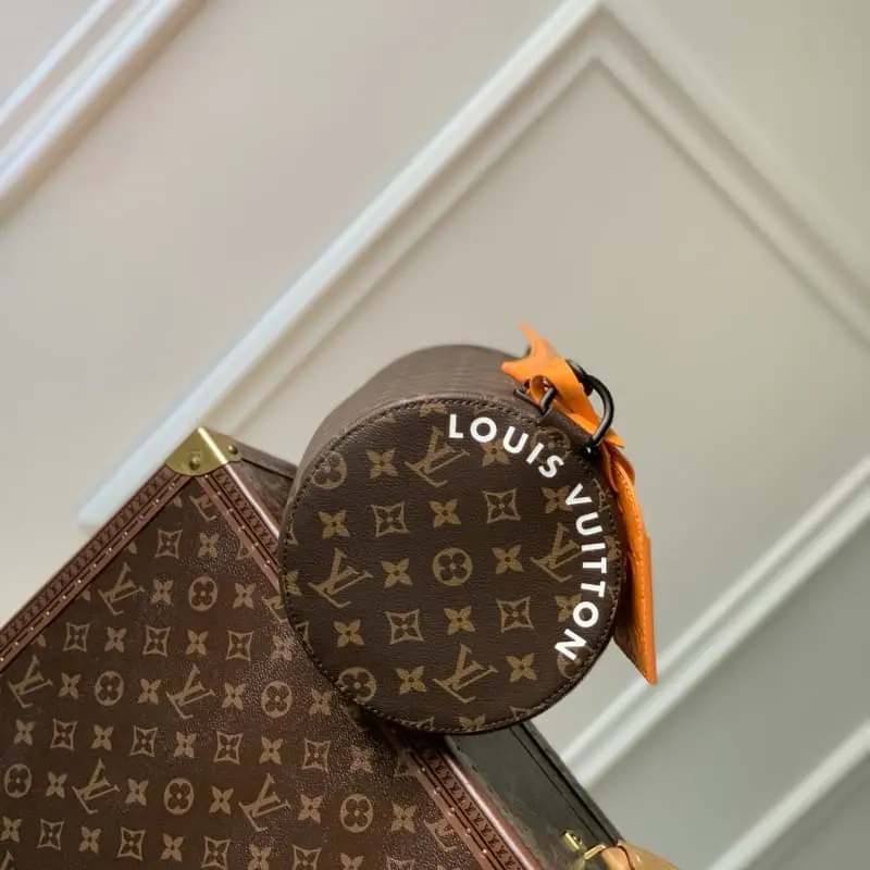 M46691 33x17x17cm High Quality Bags - Image 3