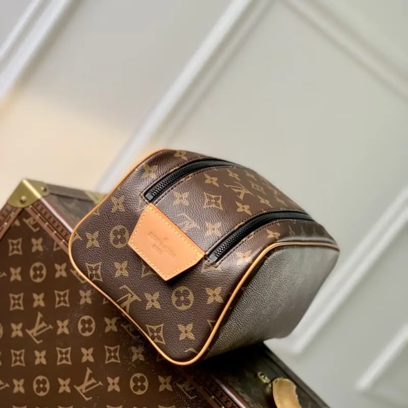 M46696 28x15x16.5cm High Quality Bags - Image 3