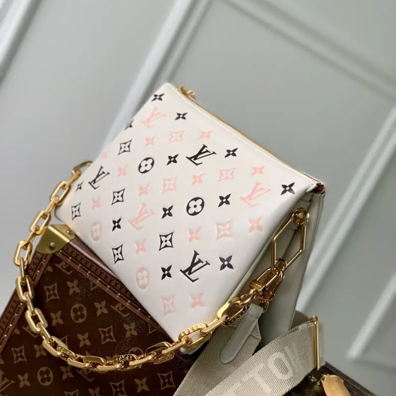 M57791 26x20x12cm High Quality Bags - Image 3