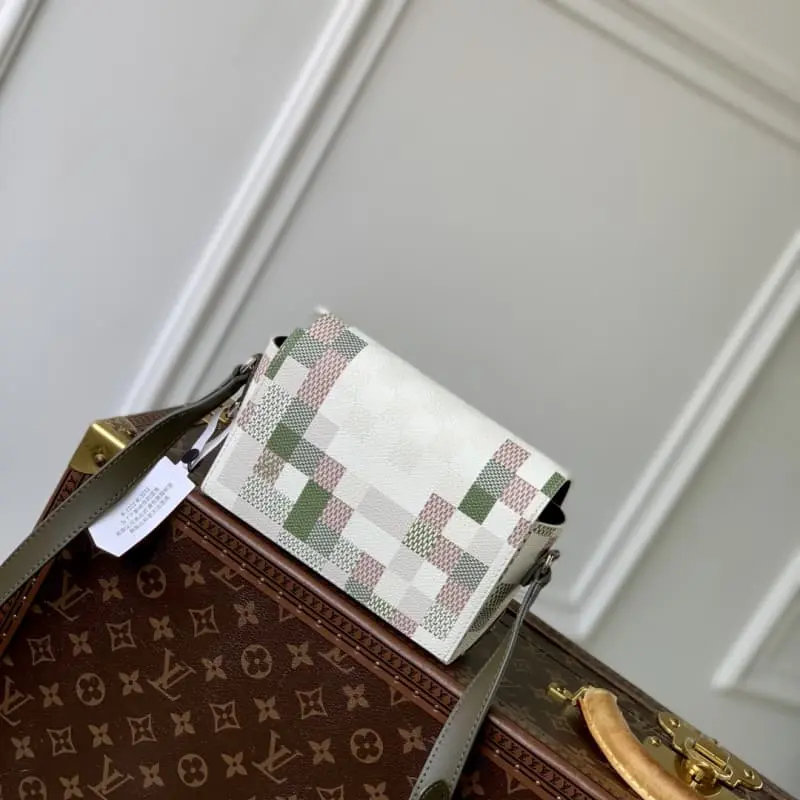 N00108 11x6.5x18cm High Quality Bags - Image 3