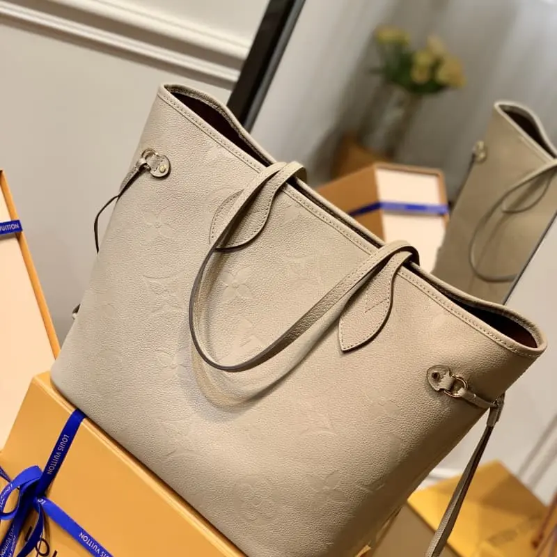 M45686 32x29x17cm High Quality Bags - Image 2