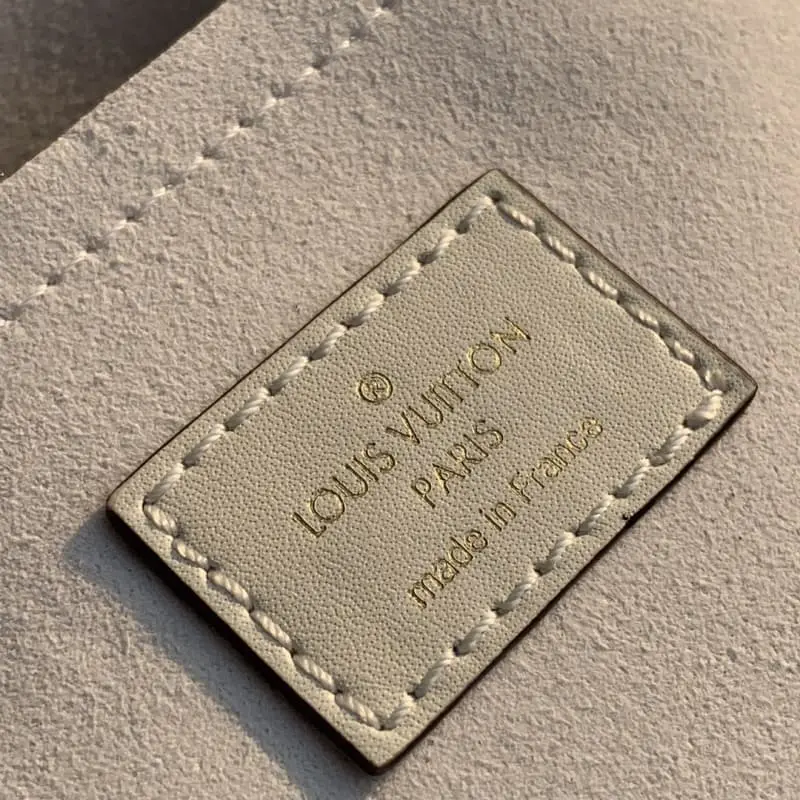 M44653 21x17x8cm High Quality Bags - Image 6