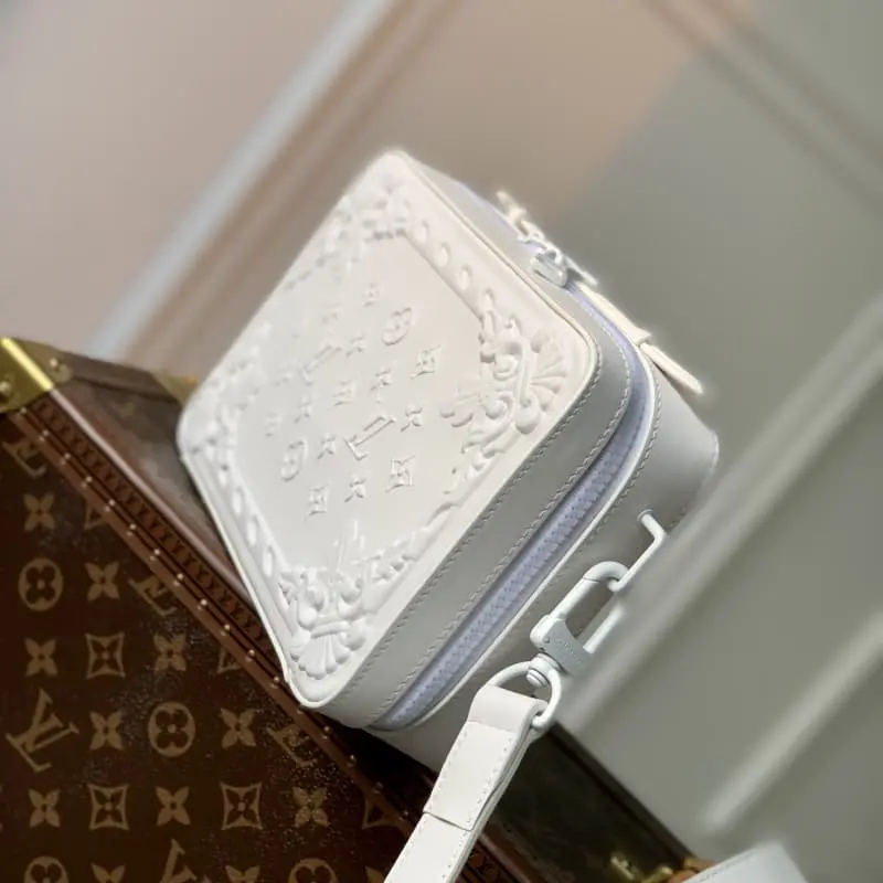 M21833 White 21.5x15x7cm High Quality Bags - Image 3