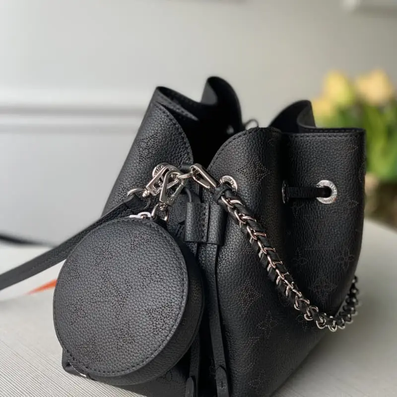 M57070 Black 19x22x14cm High Quality Bags - Image 2