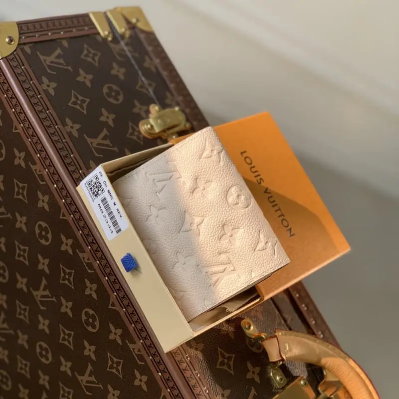 M82344 White (embossed) 12x9.5x1.5cm High Quality Bags - Image 2