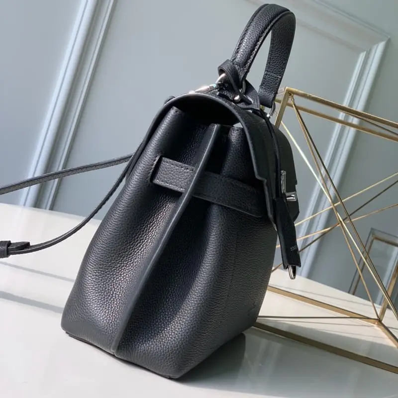 M53937 S1 28x10.cm High Quality Bags - Image 3