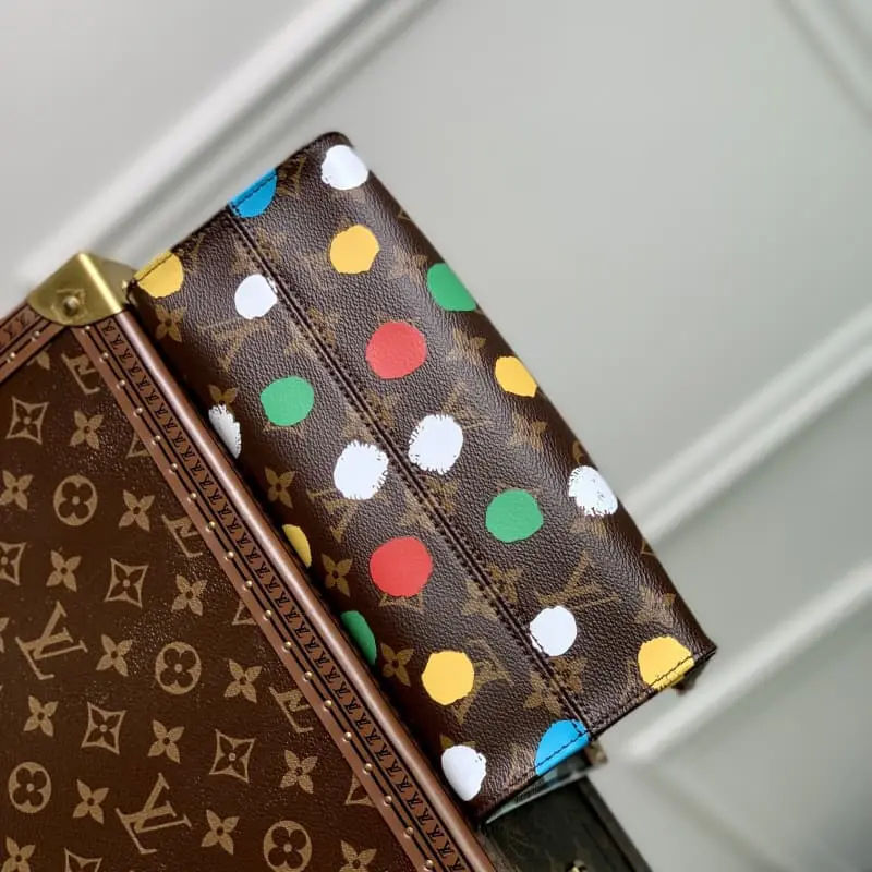 M46380 25x19x11.5cm High Quality Bags - Image 3