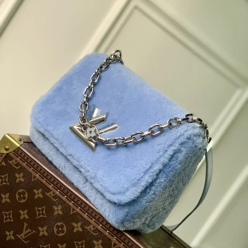 M21040 23x17x9.5cm High Quality Bags - Image 3