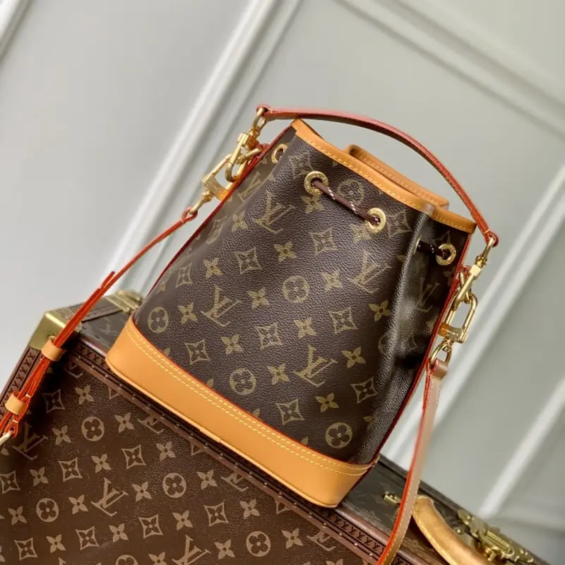 M14017 24x16x22cm High Quality Bags - Image 3