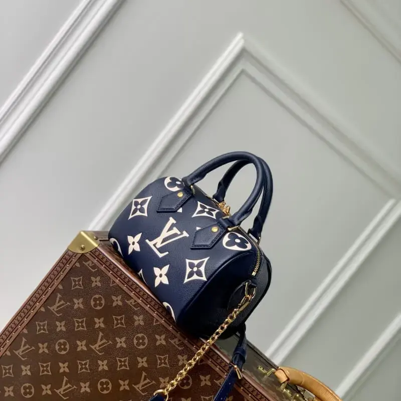 M47048 20.5x13.5x12cm High Quality Bags - Image 3