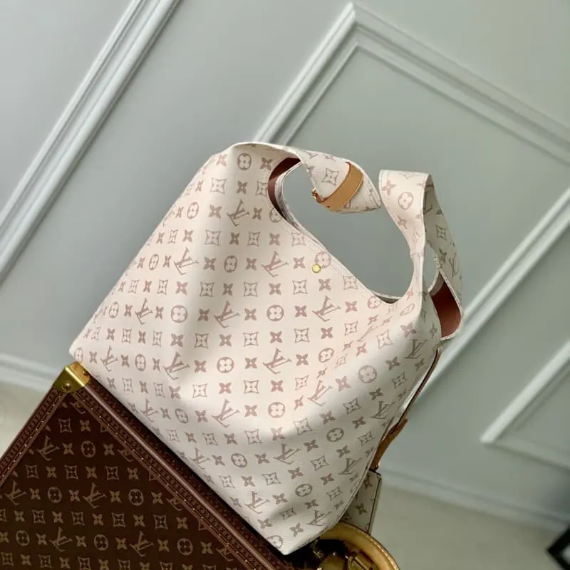 M24409 34x34x13.5cm High Quality Bags - Image 3