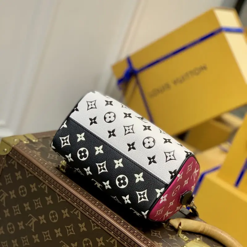 M46088 20.5x13.5x12cm High Quality Bags - Image 3