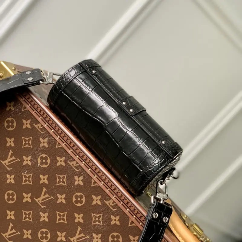 M57835 19x9x9cm High Quality Bags - Image 3