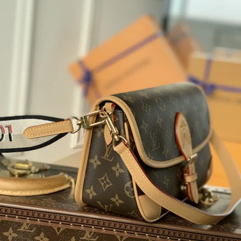 M45985 25x9x15cm High Quality Bags - Image 2